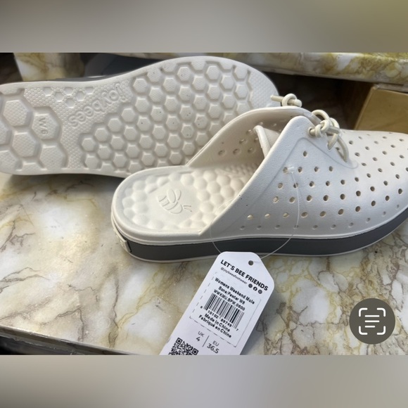 Joybees Women's Cream Slip-On Mules - Picture 2 of 4